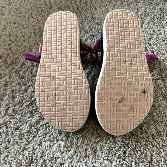 Sandal size 6 looks like a Teva. Worn only a few times. - Picture 3 of 3